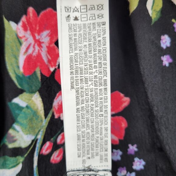 Forever 21 Womens Faux Wrap Romper 0X Black Multi Floral Tie Waist Shorts NEW - Picture 4 of 12